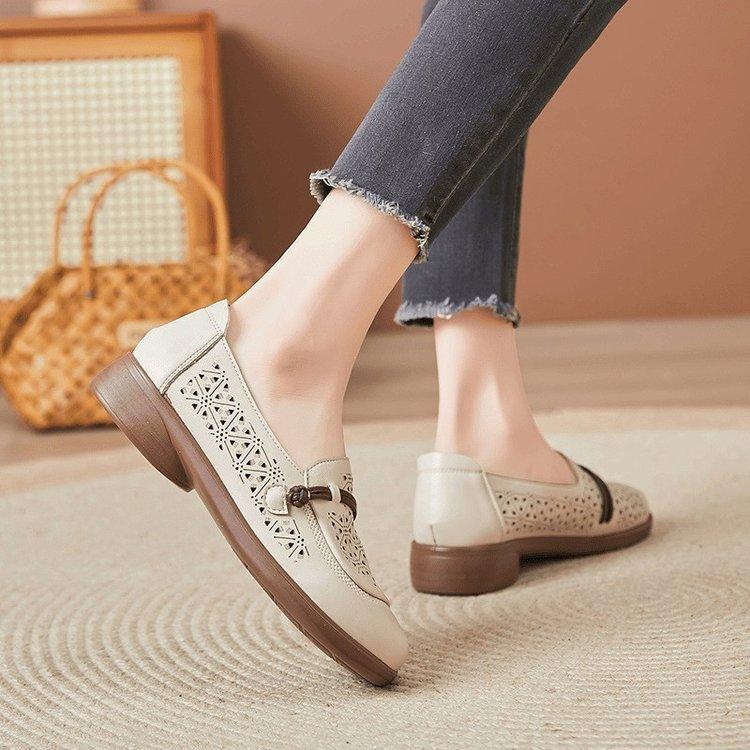 Hollow Leather Shoes 2025 New Summer Mother Shoes Sandals Comfortable Soft Sole In the Elderly Women's Shoes Flat Hole Shoes