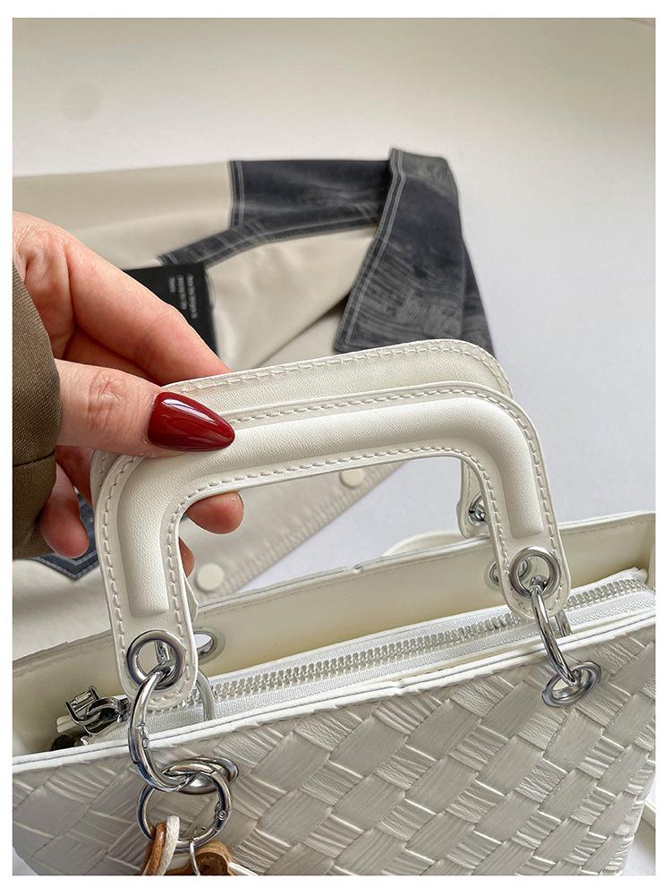2026 Autumn/Winter Matte Metal Buckle Woven Tote with Large Capacity - Retro Women's Shoulder & Handbag.