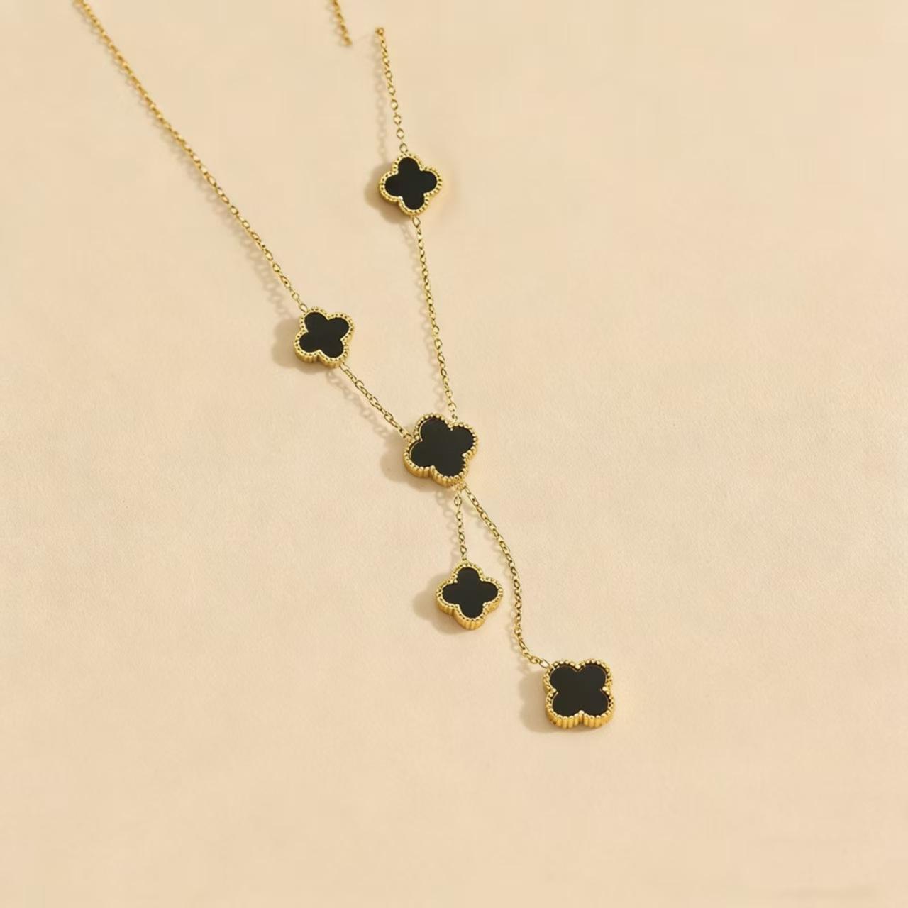 Колье Четырехлистник для Женщин Цепочка на Ключицы Легкая Роскошь Кисточка Высококлассное Ощущение Размера Двустороннее Стильные Украшения Самое Легкое для Сочетания