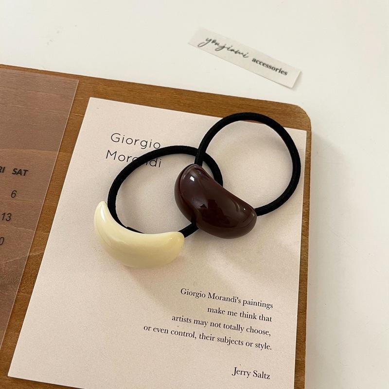 Ein schlichter und eleganter, kalter Stil Acryl-Bogenförmiger Lederband-Kopfschmuck für Damen