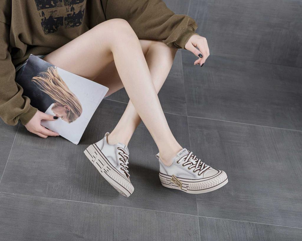 Retro thick-soled red board shoes for women's 2025 spring new leather little white shoes to increase the height of the first layer of cowhide sport