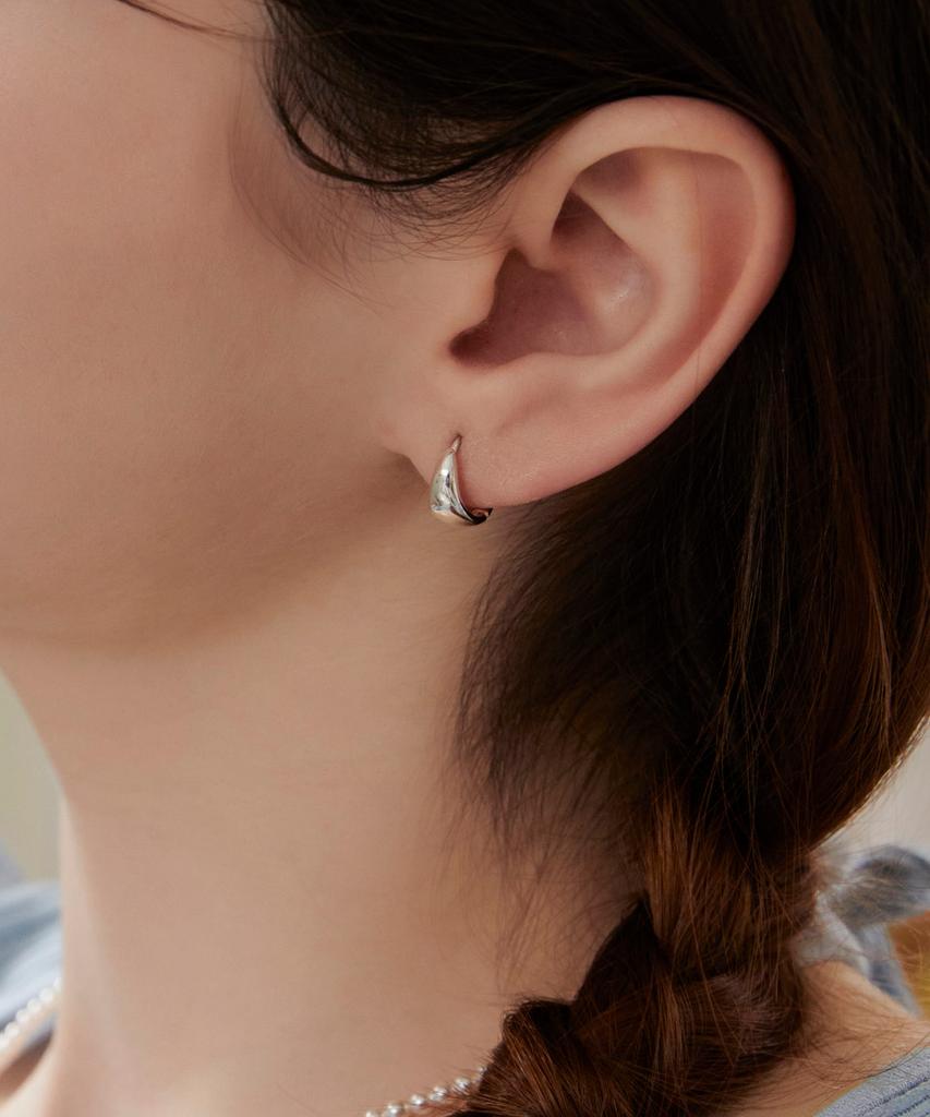 Dmoment Nevaeh One-Touch Silver Earrings (925 Silver)