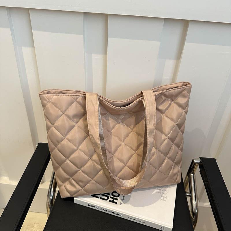 Bag Women's Bag 2025 New Versatile Rhombus Shoulder Tote Bag Large Capacity Casual Simple Underarm Bag