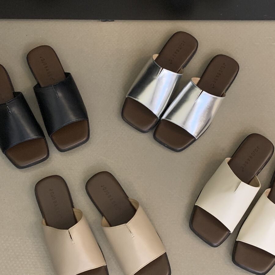 

Korean version of retro slippers women s summer wear 2025 new gentle fairy seaside beach vacation one-word flat shoes 40 хаки