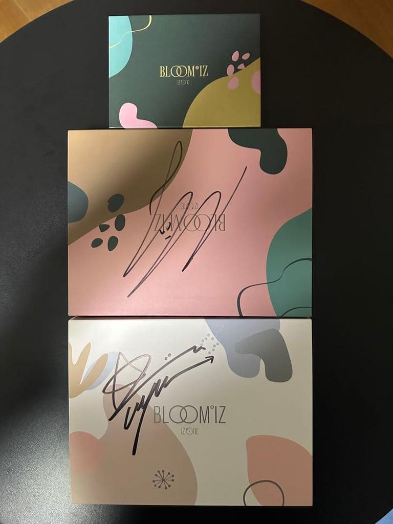 [USED] IZ*ONE BLOOM*IZ CD Signed with Photo Card