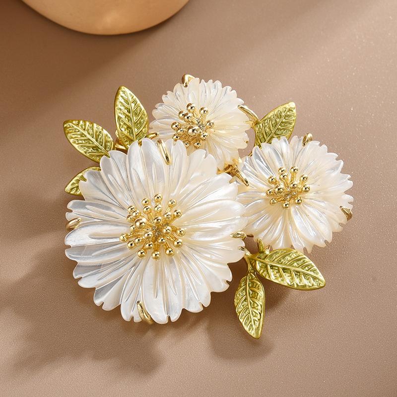 Plant Daisy Flower Brooches For Women Clothing Coat Jewelry Party Accessories Gifts