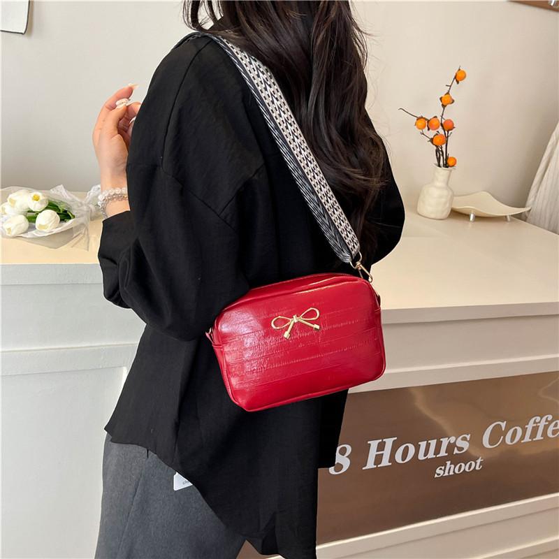 Korean Sweet Casual Shoulder Axillary Bag 2025 New Simple Solid Color Bow Messenger Bag Personalized Ins Small Square Bag