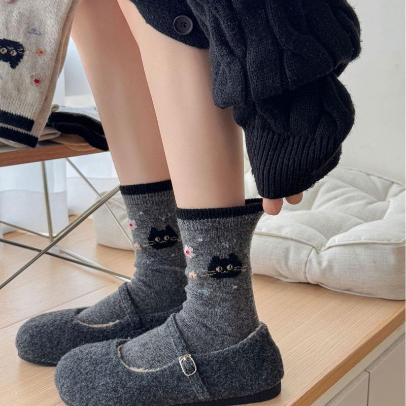 Cute Cartoon Cat Thickened Wool Socks for Autumn and Winter, Women's Warm Mid-calf Socks, Color-blocking Pile Socks