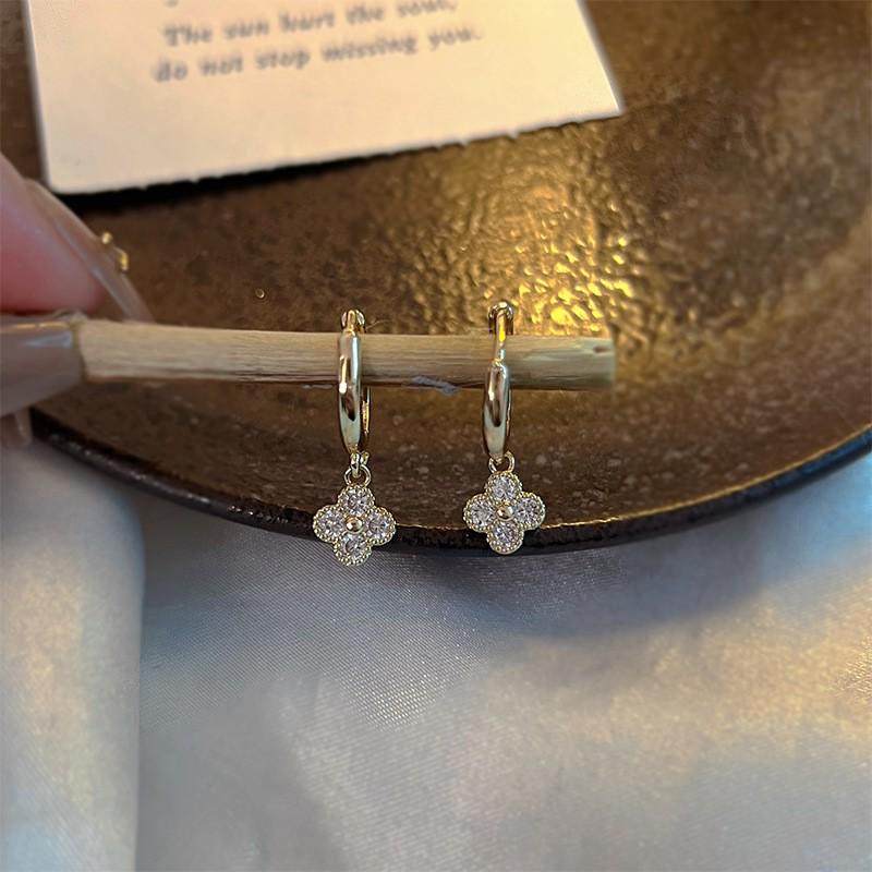 Women's Luxury Textured Metal Hoop Earrings - Versatile Niche Design