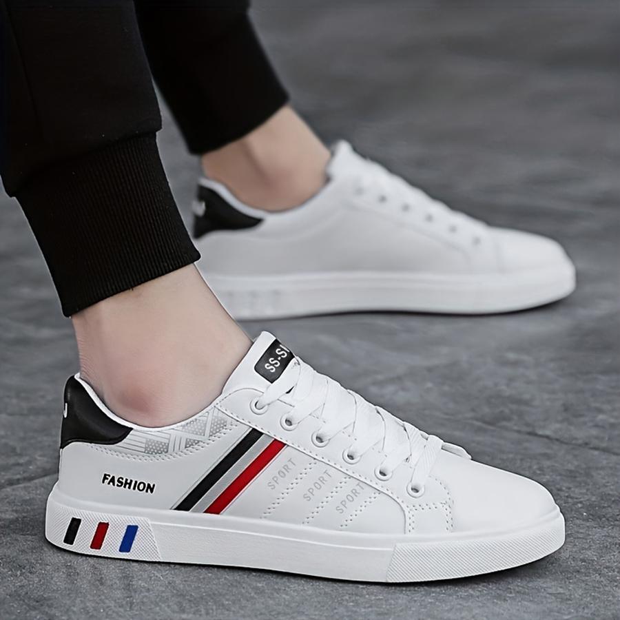 A Pair Of White Sneakers, Perfect For Skateboarding, Casual Sports, And Everyday Wear. Lightweight With A Soft Sole, Suitable Fo