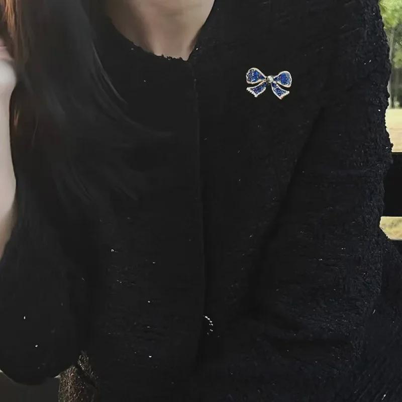 Exquisite Blue Bow Brooch: Gold-Plated Copper with Micro-Inlaid Zircon and Pearl