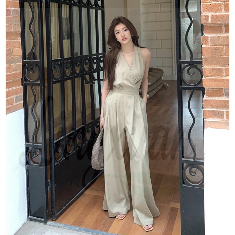

2026 Spring/Summer Sleeveless V-neck Halter Jumpsuit for Women - Tie-up Waist, Wide-leg Long Pants, Elegant and Loose Fit. L