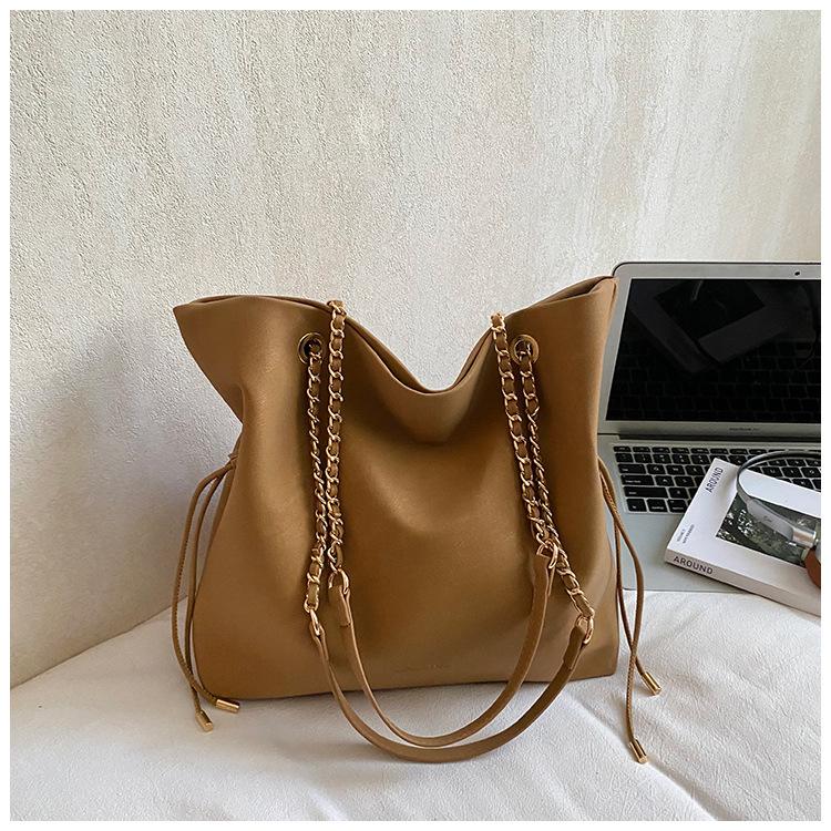

High value, simple temperament, large capacity commuting, fashionable, small and fresh leisure chain, underarm tote shoulder bag. коричневий