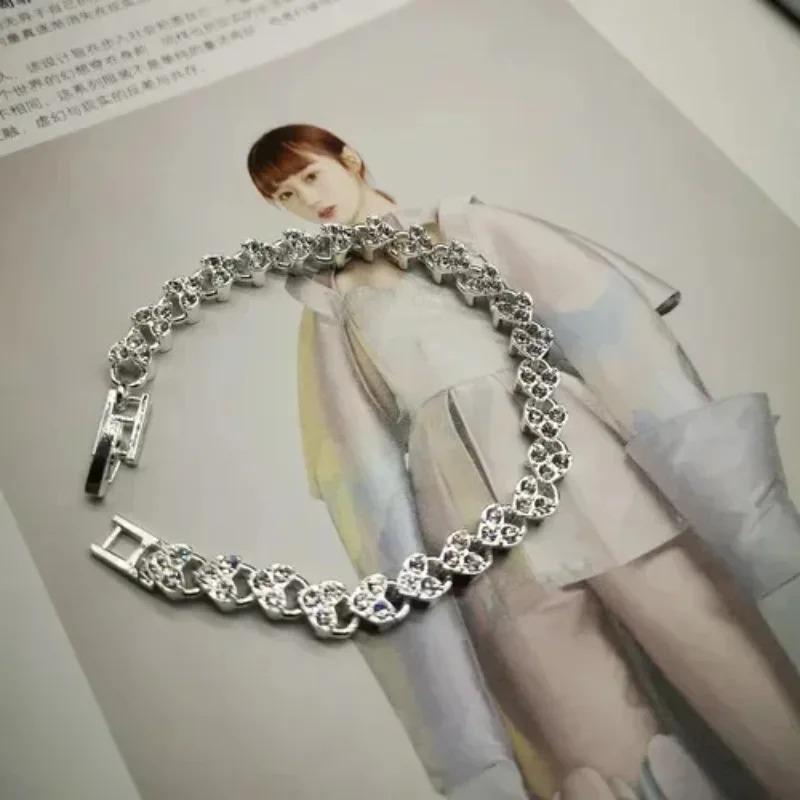 1PCS Gold-color Bracelet Ladies Hip Hop Style Stainless Steel Round Sign Portrait Pendant Wide Cross Chain Jewelry Accessories