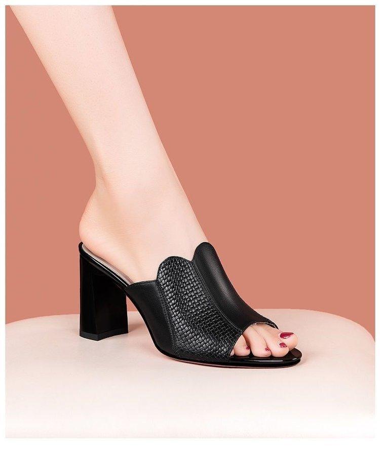 

Крутые тапочки на толстом каблуке, женская летняя новая верхняя одежда 2024 года, универсальная мягкая подошва, круглая голова, рыбий рот, односложные женские туфли на высоком каблуке 41 чёрный