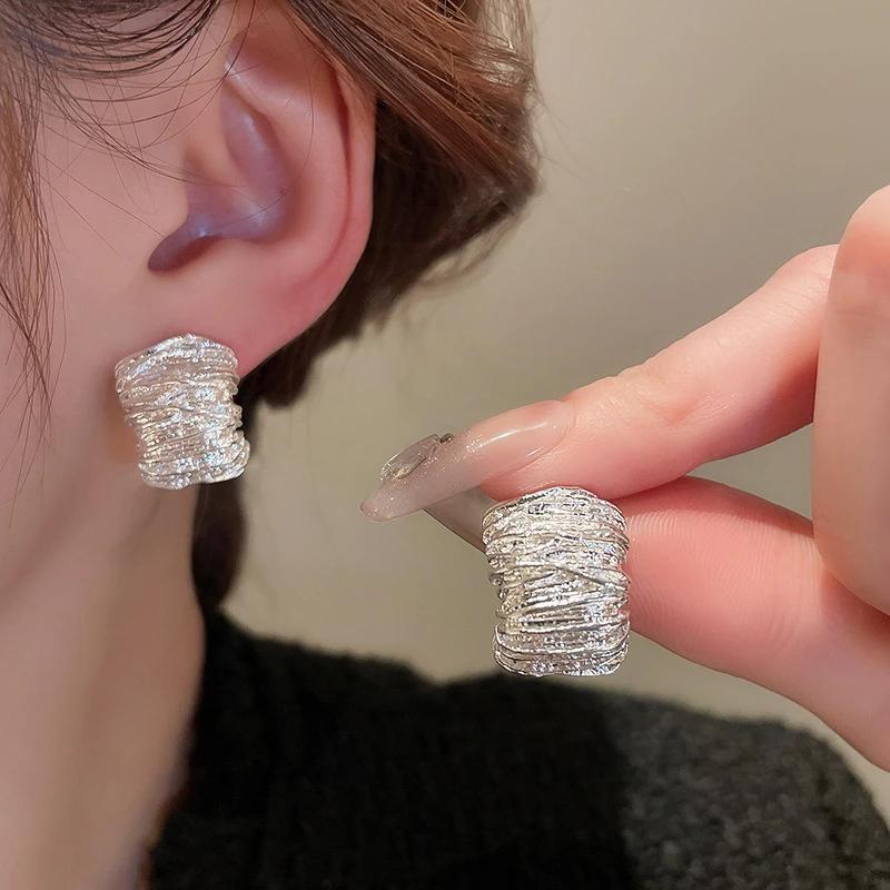 2026 Retro Folded Women's Stud Earrings Gold Color C-shaped Silver Color Metal Geometry Statement Small Earrings Fashion Jewelry