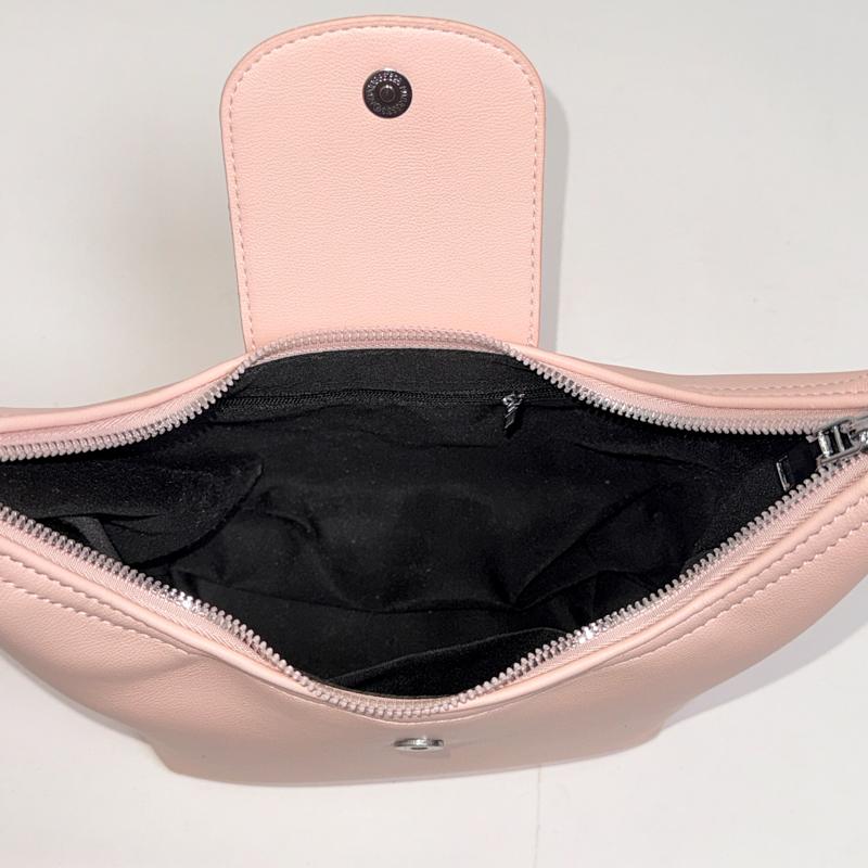 Minimalistische Weiche PU-Schultertasche für Damen Gebogene Silhouette Klappenverschluss
