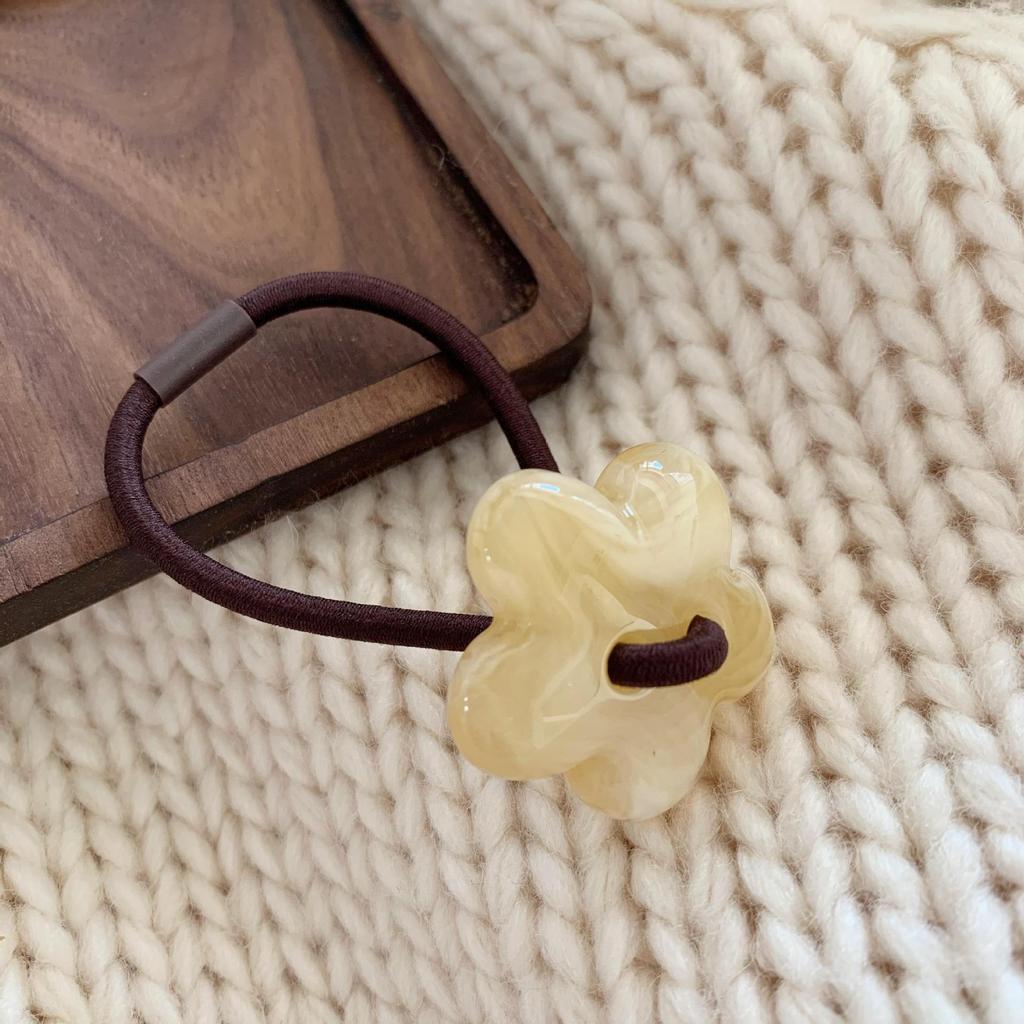 2023 Fresh Spring Flower Headband: High-Elastic Cowhide Hair Accessory for Simple Elegance