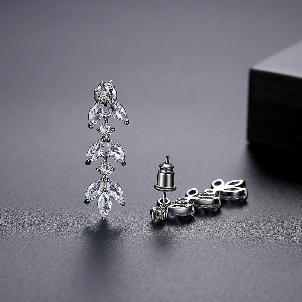

Zircon Leaf Bride Hanging Earrings Women Retro Luxury Gold Color Cartilage Ear Piercing Wedding Jewelry Gifts Wholesale KCE124