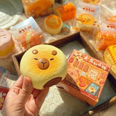 Jouet Capybara Squishy Relaxant pour la Main Jouets Fidgets Jouet à Presser Pain Simulé Collant Doux Gâteau Rebondissant Jouet Squishy Cadeau d'Anniversaire
