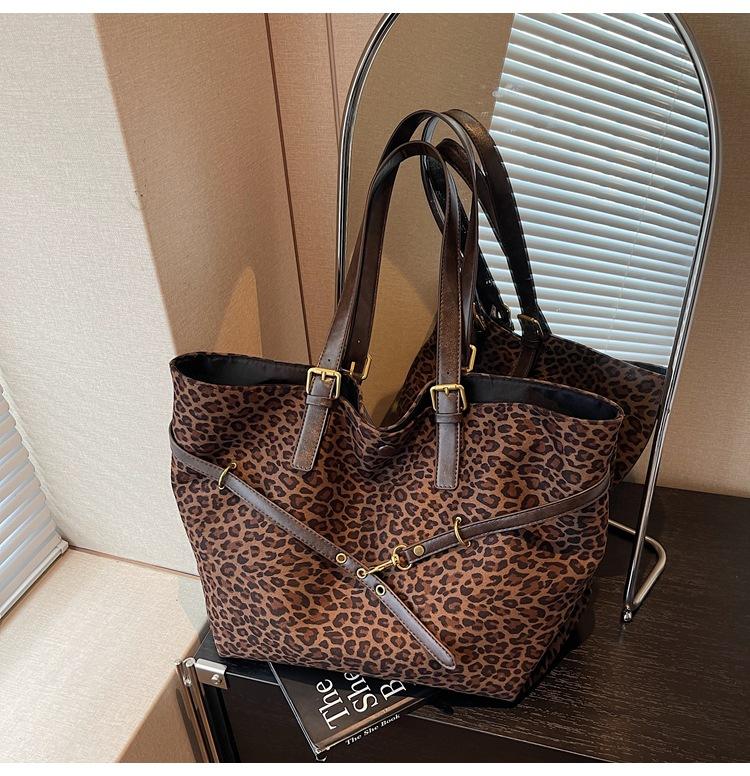 Suede bag women's large-capacity new autumn and winter versatile leopard print shoulder bag student tote bag