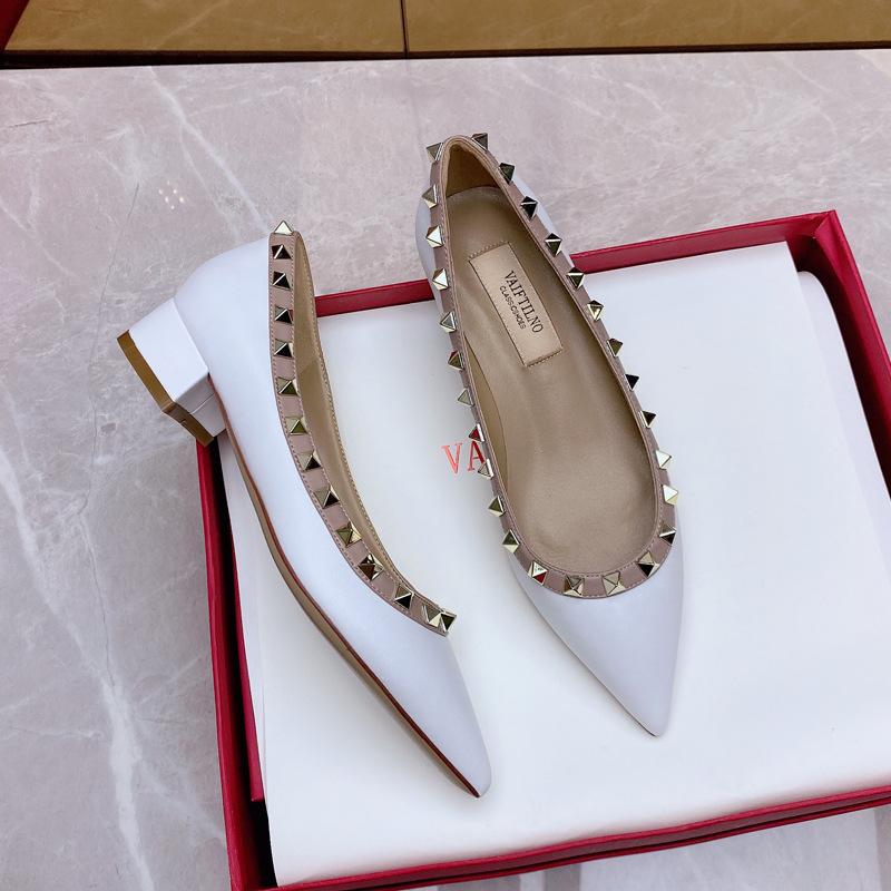 Spring and Summer New Versatile Rivet Pointed Shoes Medium High Heels Light Mouth Shoes Thick Heel Willow Nail Shoes Large Size Single Shoes Women