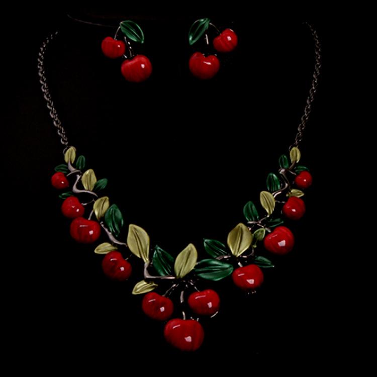 

Элегантный комплект из ожерелья и сережек Cherry - Новая коллекция женских украшений