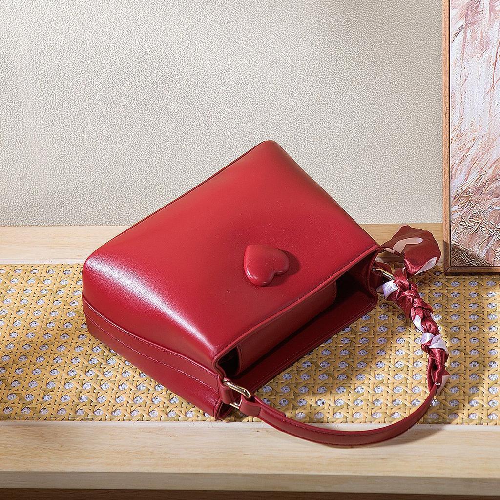 Niche portable red bridal wedding bag women's new high-end love commuter shoulder women's bag