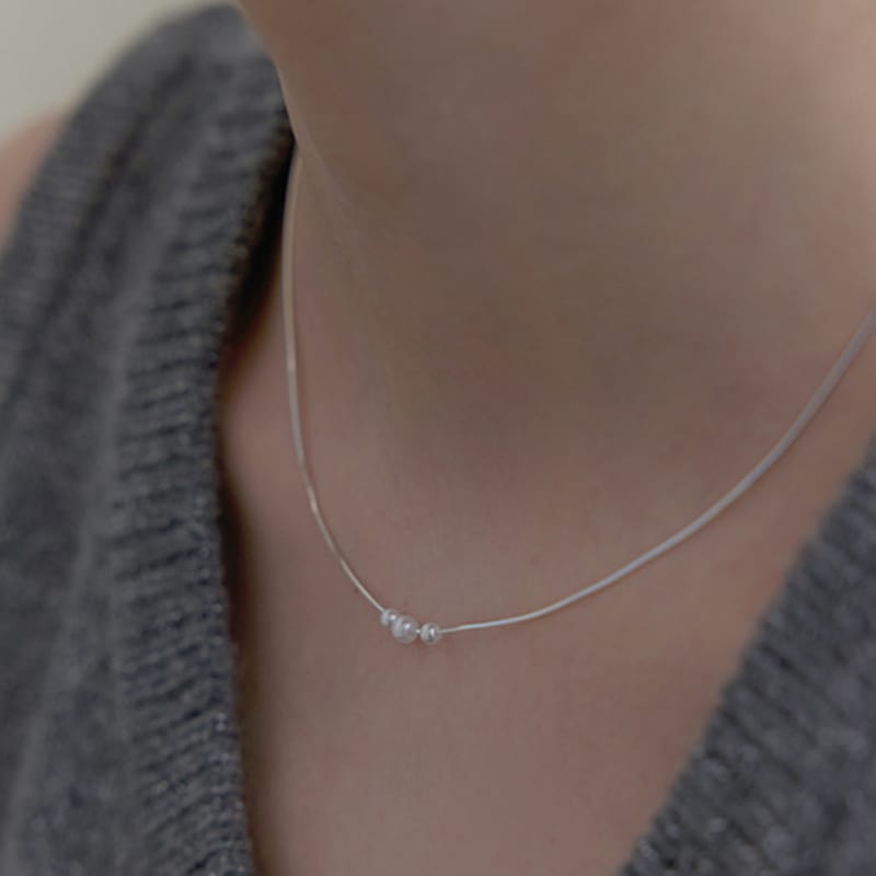 Lewe Three pearl Shiny chain necklace