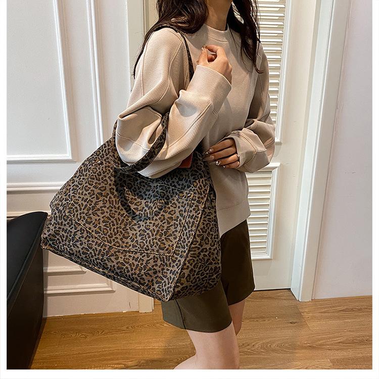 Leopard Print Canvas Tote Bag for Women Spacious Handheld Shoulder Purse Trendy Casual Commuter Handbag CLE