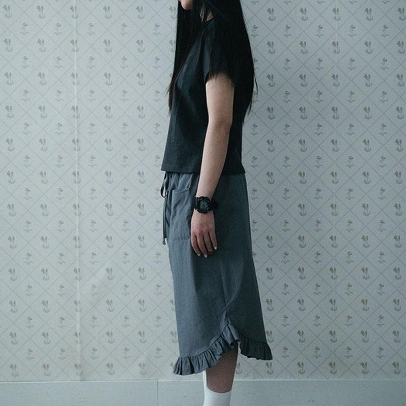 WONDER VISITOR Flanders Apron Skirt [Grey]