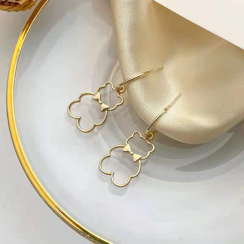 Korean Tide Personalized Versatile Hollow Bear Earrings Simple Versatile Cute Stud Earrings Cold Wind Earrings
