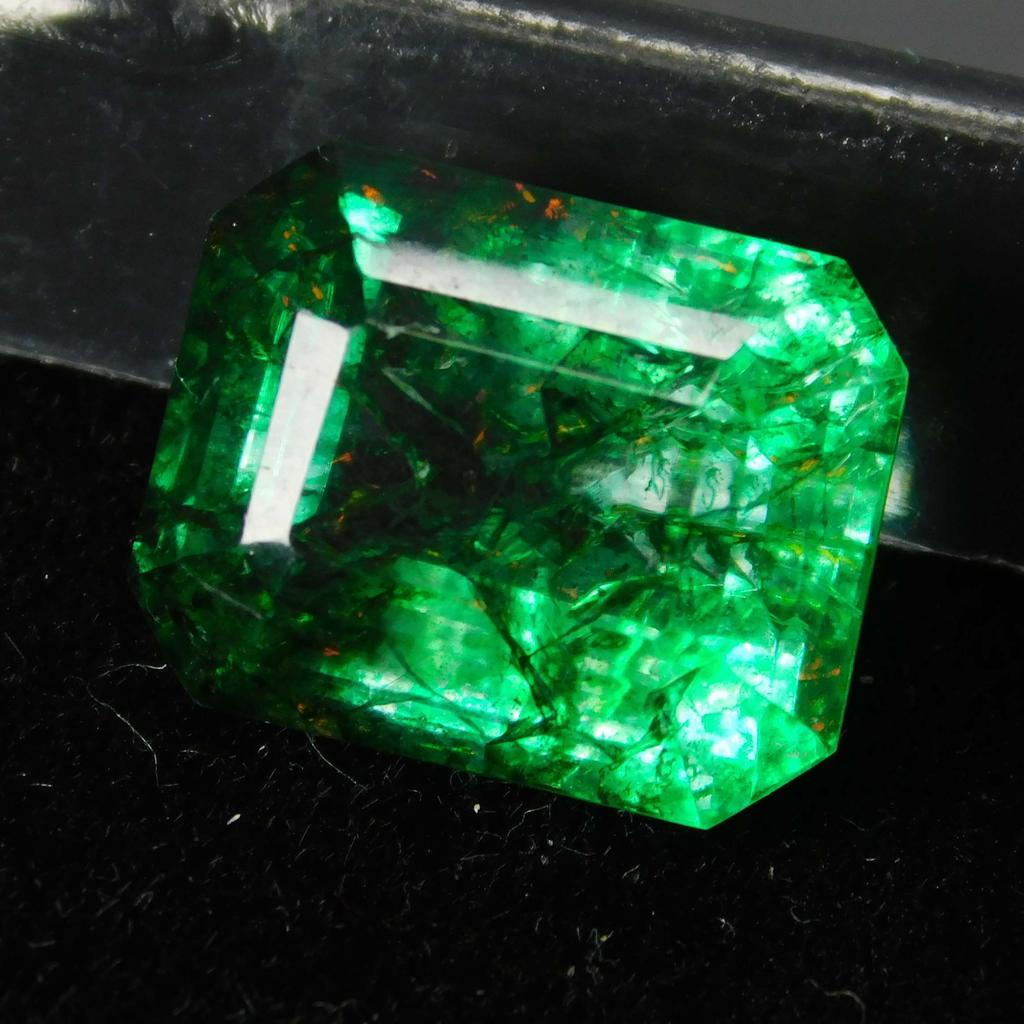 Natürlicher kolumbianischer Smaragd Form 9 Karat Grüner Smaragd ZERTIFIZIERTER loser Edelstein