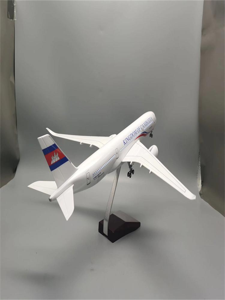 47CM A350 Cambodia Airlines Passenger plane Model with Lights and Wheels Die-cast Plastic Resin Airplane For Aircraft Aviation