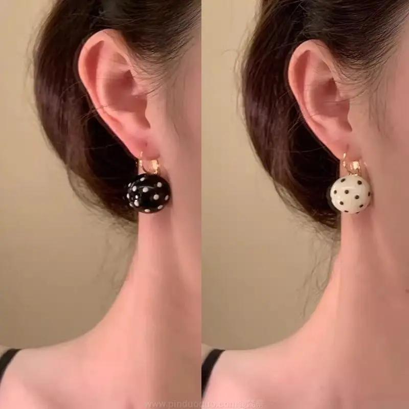 Orecchini a Pois Bianchi e Neri Moda Retrò per Donna Eleganti Cerchietti Rotondi in Resina Acrilica Fibbie per Orecchie Gioielli Casual per Feste