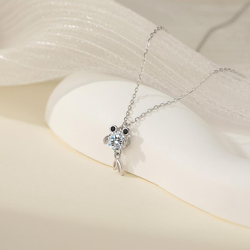 Collier Exquis et Frais Poisson Rouge pour Femmes, Luxe Léger et Petit, Chaîne Ras du Cou Design Haut de Gamme