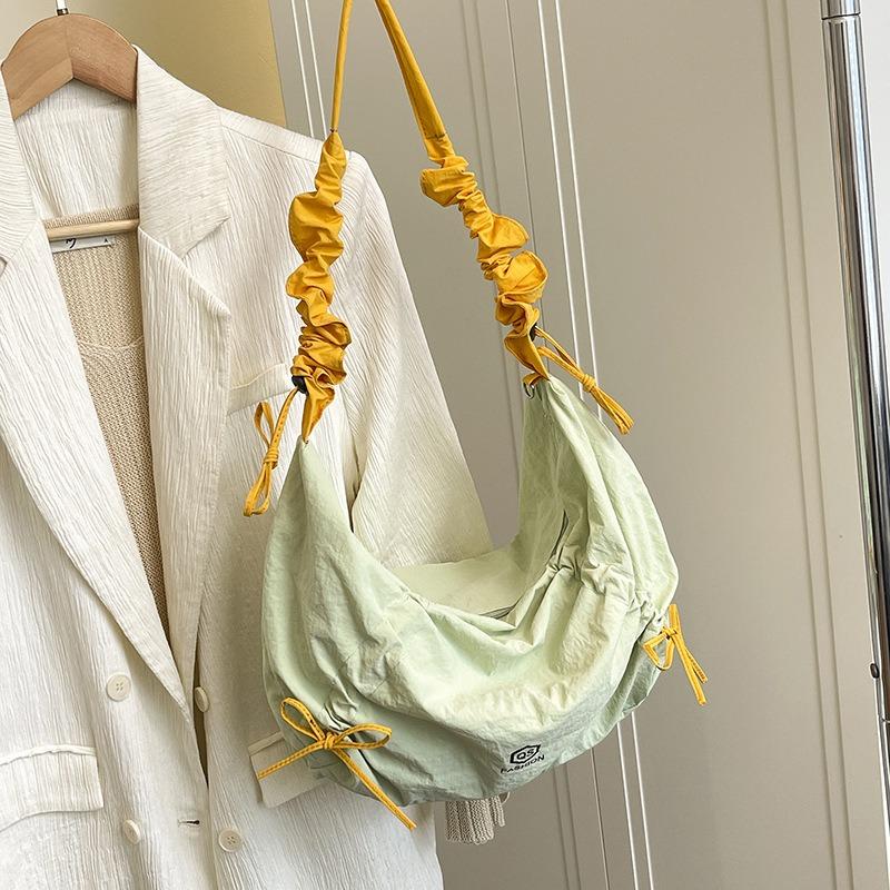 

Сумка-пельмень с цветами, студенческая, дофаминовые цвета, на шнурке, на плечо, для класса, для поездок, под мышку, сумка-тоут