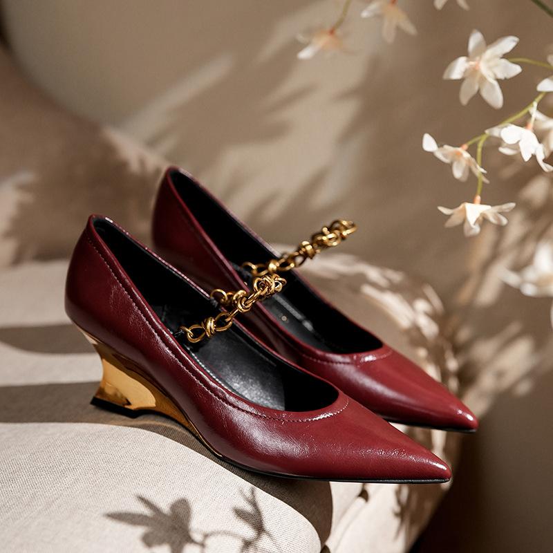 

Sheepskin fashionable high-heeled metal chain pointed single shoes women s electroplated wedge heel banquet single shoes fan 39 бордовий