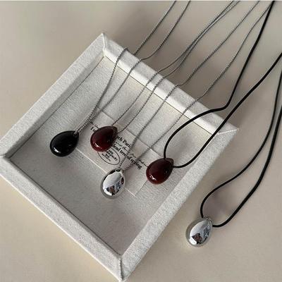 Kadınlar İçin Minimalist Siyah Titanyum Çelik Su Damlası Kolye Ucu