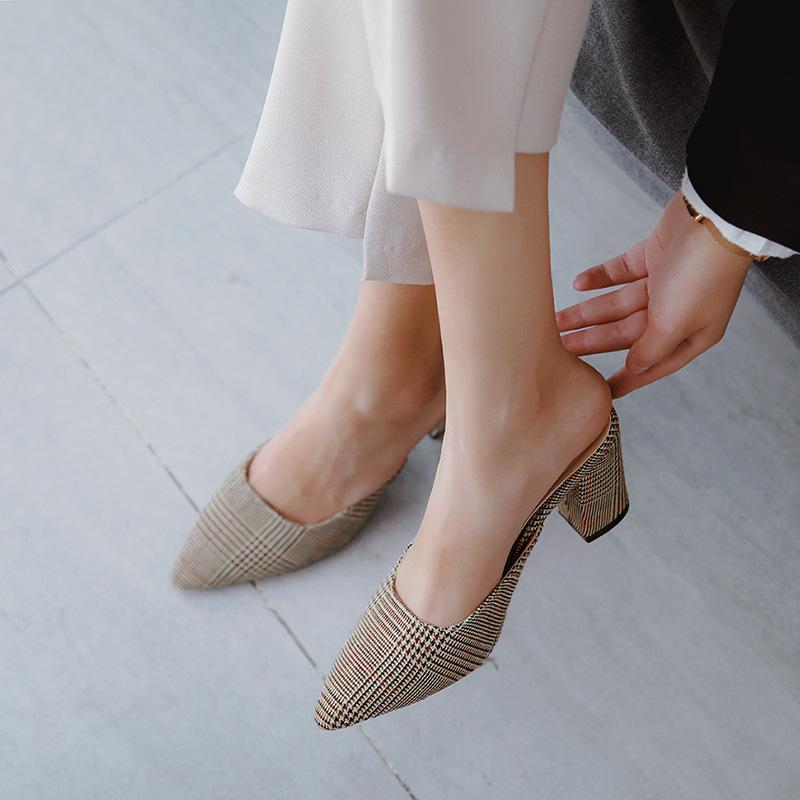 

Летние офисные сандалии YONGGE, сексуальные полутапочки Baotou с толстым каблуком и заостренным высоким каблуком, застежка на пуговицы, легкий вес 41