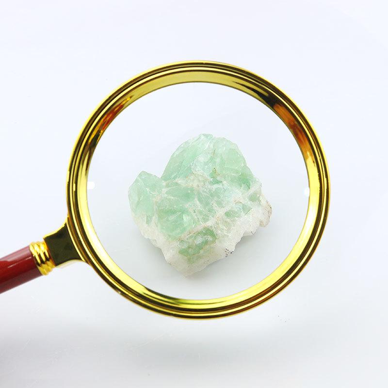 Handliche Lupe mit hoher Vergrößerung, Griff in Mahagoni-Imitation und vergoldetem Rand - Ideal zum Lesen für Senioren