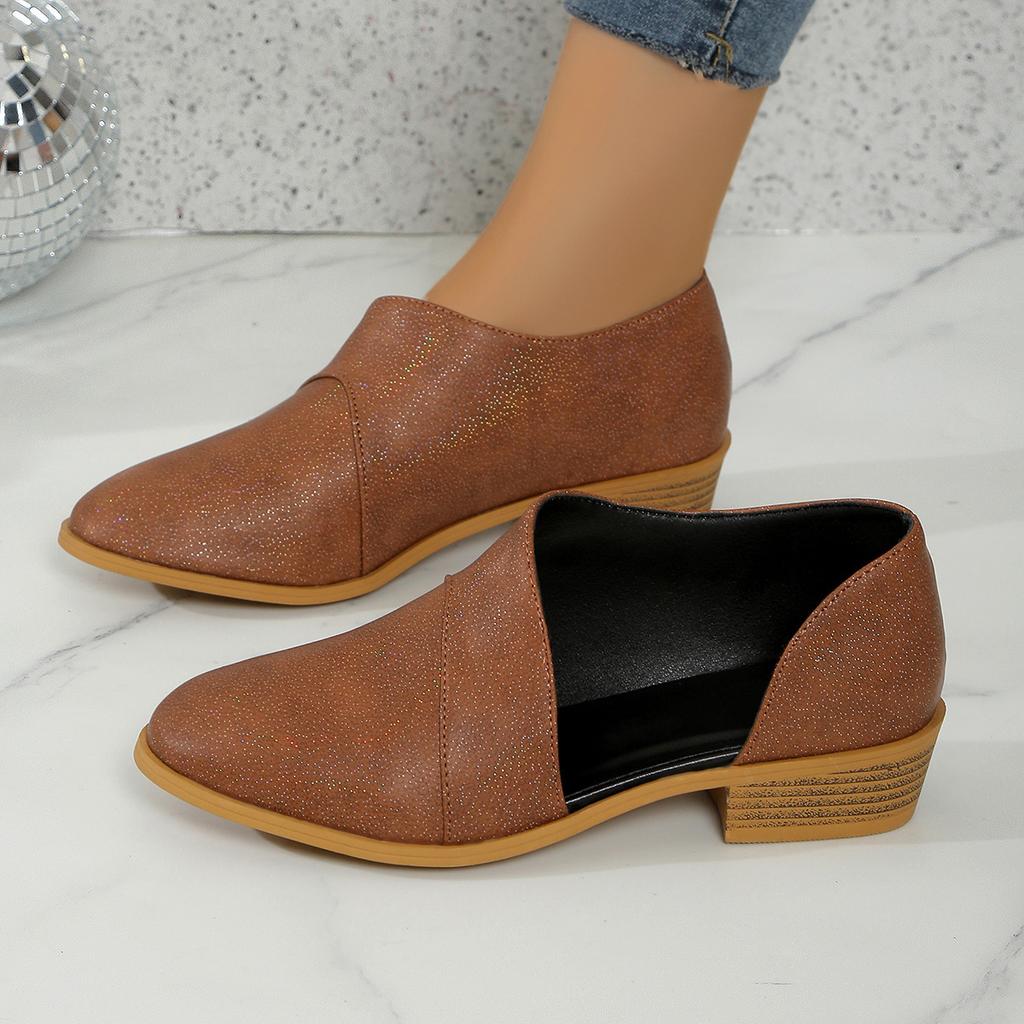 Chaussures pour femmes grande taille printemps et été nouvelles sandales à talons hauts pointues à côté vide à talons épais pour femmes