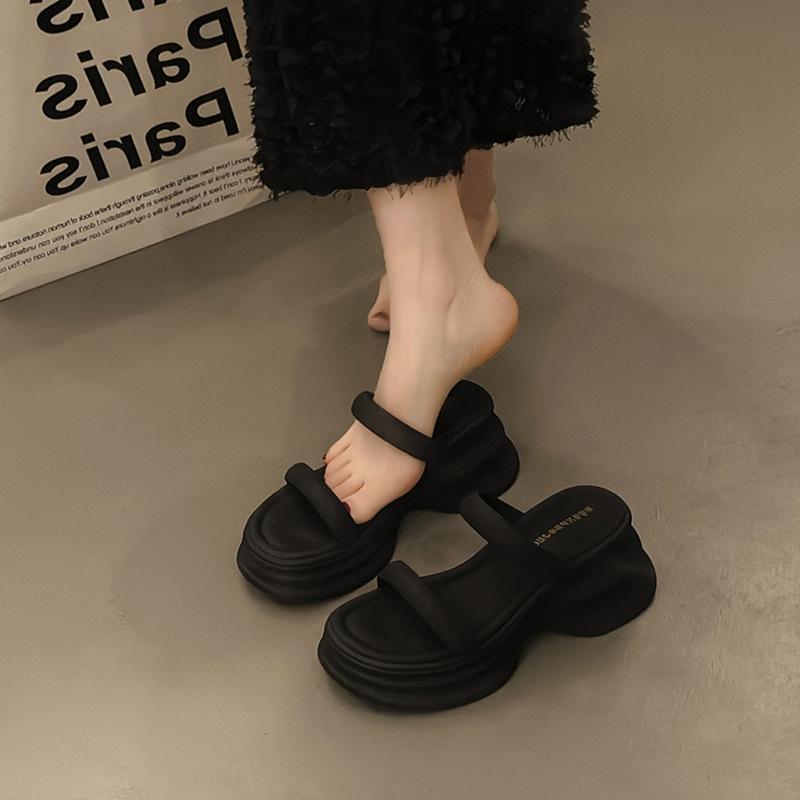thick-soled high-heeled cool slippers women's 2025 summer new outer wear fashionable and versatile casual small man with sandals