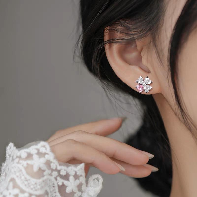 Fresh and Sweet Four-leaf Clover Pink Zircon Stud Earrings Women's Niche Design Light Luxury Earrings