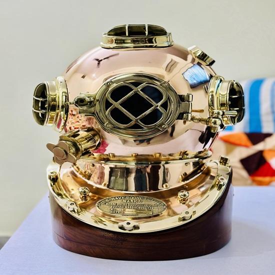 45.72 Cm Copper Brass Diving Helmet Mark V Deep Sea Scuba Divers Helmet With Wooden Base Decorative