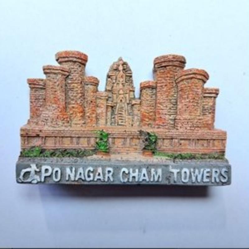 Mezinárodní kolekce pryskyřičných magnetů na lednici: Maďarsko, Dubaj, Thajsko, Polsko, Egypt, Itálie, Austrálie, Německo, Španělsko, Belgie