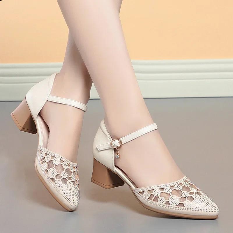 

4,5 см Дышащие Закрытые Туфли-сетка со стразами и кожаные туфли Лето 2025 Сандалии на среднем блочном каблуке Женские для офиса, мамы, танцев 40