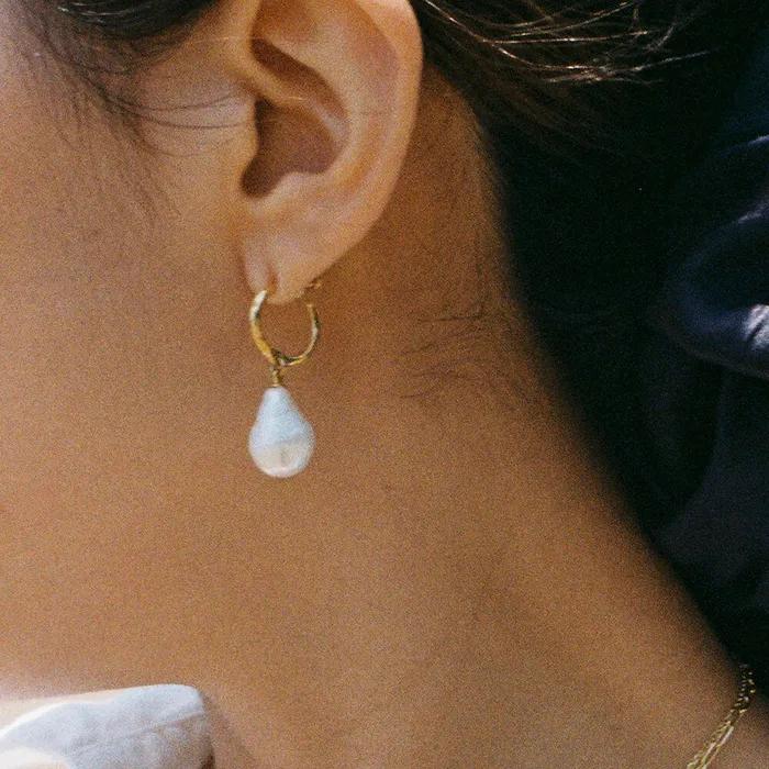 The Fragments of Light Earring, Gold