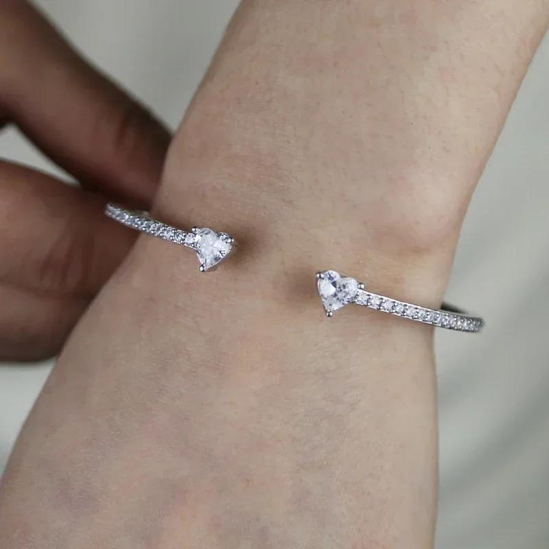 2025 New Arrived Women Wedding Jewelry Open Adjusted Size Micro Paved CZ Fashion Heart Shape Bangle Bracelet