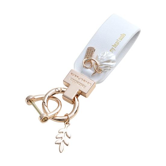 

Нежный автомобильный брелок для хранения ключей из гладкого сплава A белый